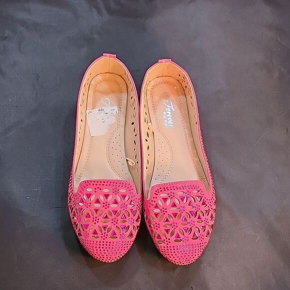 BRAND NEW FOREVER WIDE WITHD  COMFORTABLE BALLERINA RHINESTONE LASER CUT LOAFER - Picture 2 of 16
